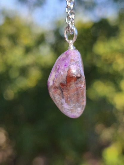 Sugilith / Sugilite Kette inkl. 925 Silberöse lila Edelstein Unikat Ethno Natur Heilstein Rarität Selten Flash Wow Sammler Investition Edel - Art of Nature Berlin