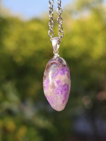 Sugilith / Sugilite Kette inkl. 925 Silberöse lila Edelstein Unikat Ethno Natur Heilstein Rarität Selten Flash Wow Sammler Investition Edel - Art of Nature Berlin