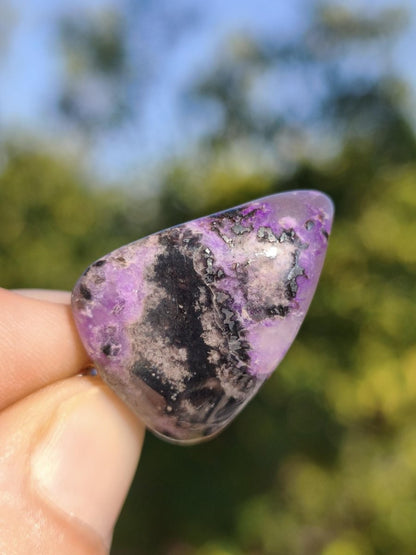 Sugilith / Sugilite Kette inkl. 925 Silberöse lila Edelstein Unikat Ethno Natur Heilstein Rarität Selten Flash Wow Sammler Investition Edel - Art of Nature Berlin