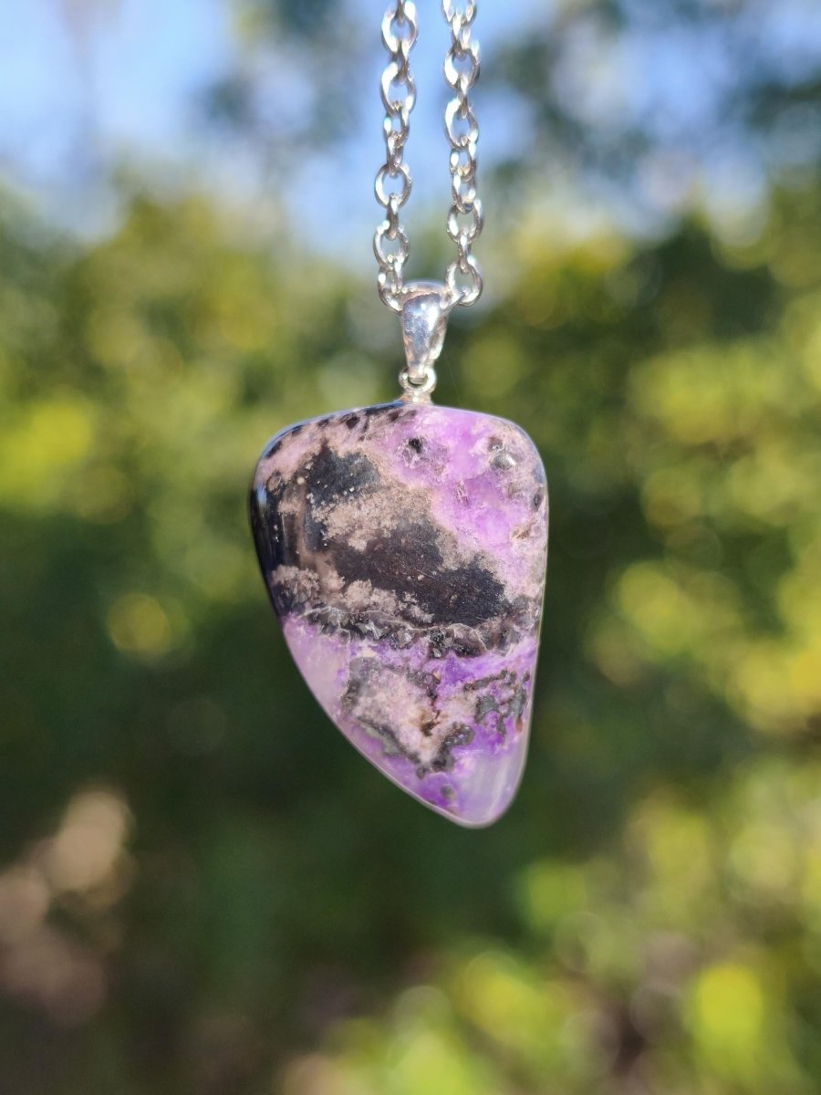 Sugilith / Sugilite Kette inkl. 925 Silberöse lila Edelstein Unikat Ethno Natur Heilstein Rarität Selten Flash Wow Sammler Investition Edel - Art of Nature Berlin