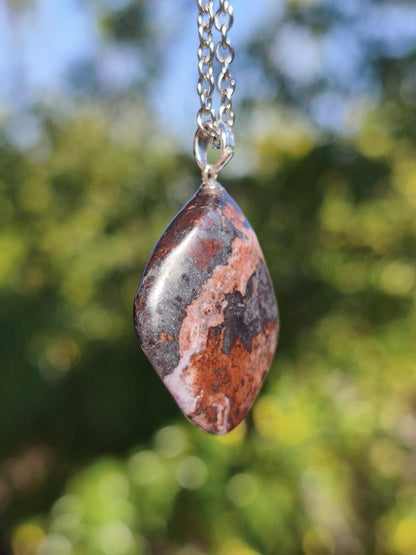Sugilith / Sugilite Kette inkl. 925 Silberöse lila Edelstein Unikat Ethno Natur Heilstein Rarität Selten Flash Wow Sammler Investition Edel - Art of Nature Berlin