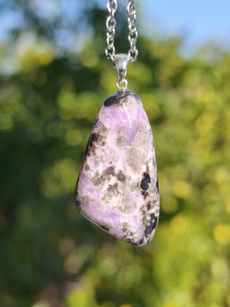 Sugilith / Sugilite Kette inkl. 925 Silberöse lila Edelstein Unikat Ethno Natur Heilstein Rarität Selten Flash Wow Sammler Investition Edel - Art of Nature Berlin