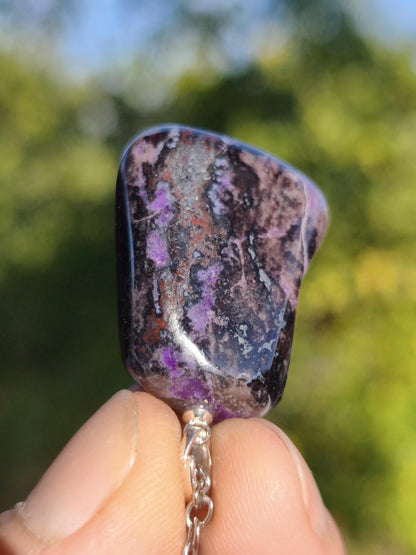 Sugilith / Sugilite Kette inkl. 925 Silberöse lila Edelstein Unikat Ethno Natur Heilstein Rarität Selten Flash Wow Sammler Investition Edel - Art of Nature Berlin