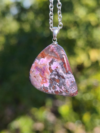 Sugilith / Sugilite Kette inkl. 925 Silberöse lila Edelstein Unikat Ethno Natur Heilstein Rarität Selten Flash Wow Sammler Investition Edel - Art of Nature Berlin