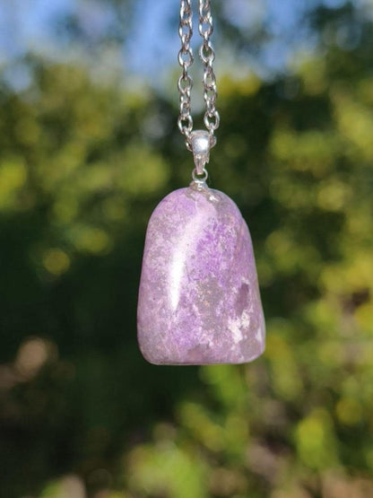 Sugilith / Sugilite Kette inkl. 925 Silberöse lila Edelstein Unikat Ethno Natur Heilstein Rarität Selten Flash Wow Sammler Investition Edel - Art of Nature Berlin