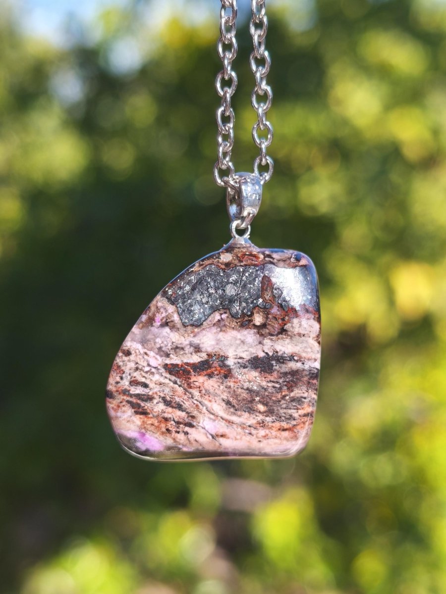 Sugilith / Sugilite Kette inkl. 925 Silberöse lila Edelstein Unikat Ethno Natur Heilstein Rarität Selten Flash Wow Sammler Investition Edel - Art of Nature Berlin