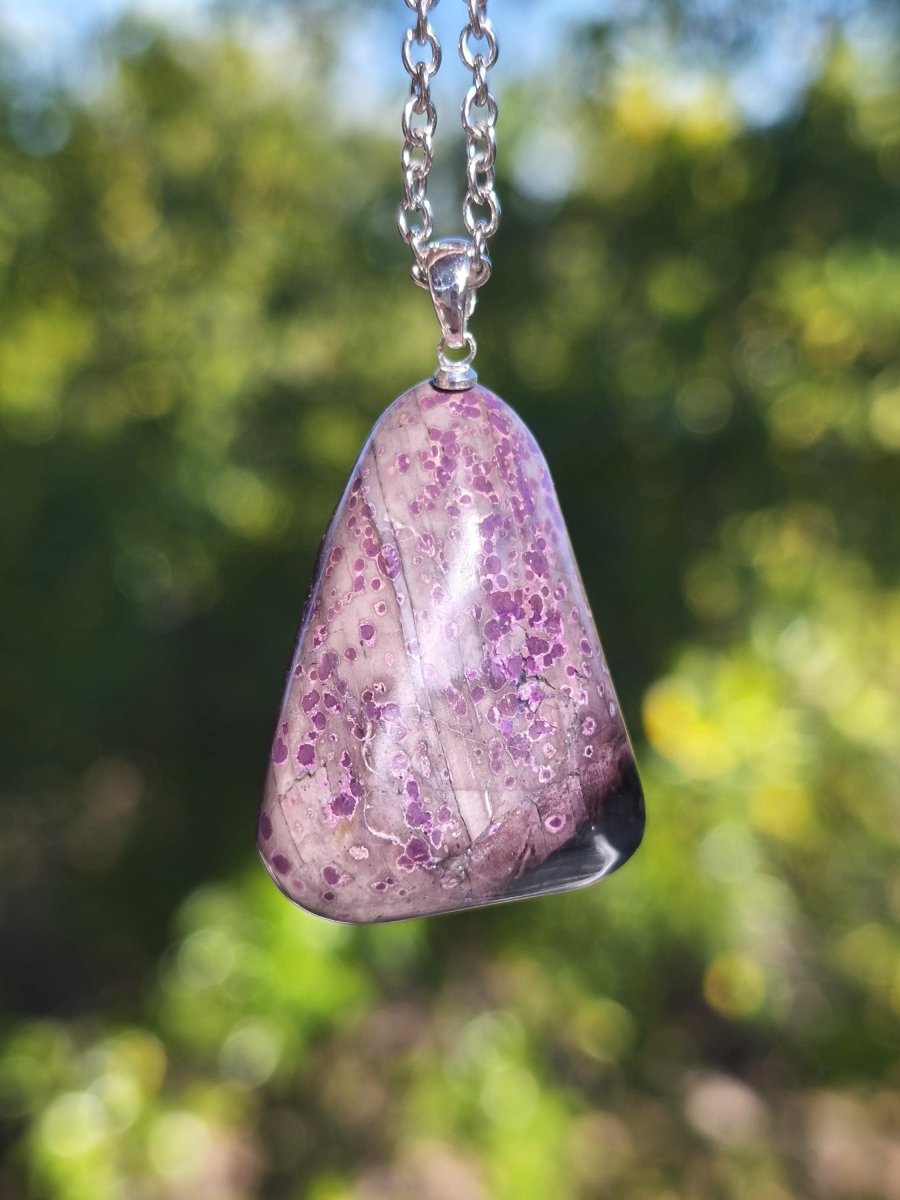 Sugilith / Sugilite Kette inkl. 925 Silberöse lila Edelstein Unikat Ethno Natur Heilstein Rarität Selten Flash Wow Sammler Investition Edel - Art of Nature Berlin