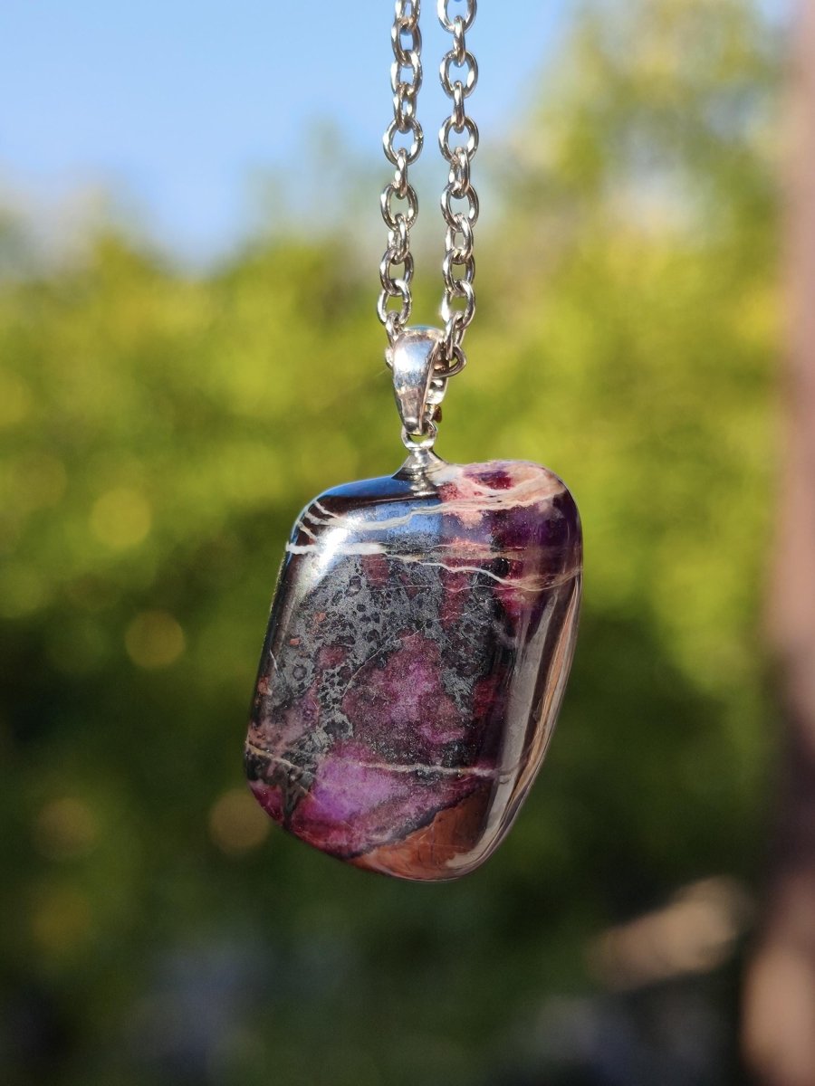 Sugilith / Sugilite Kette inkl. 925 Silberöse lila Edelstein Unikat Ethno Natur Heilstein Rarität Selten Flash Wow Sammler Investition Edel - Art of Nature Berlin