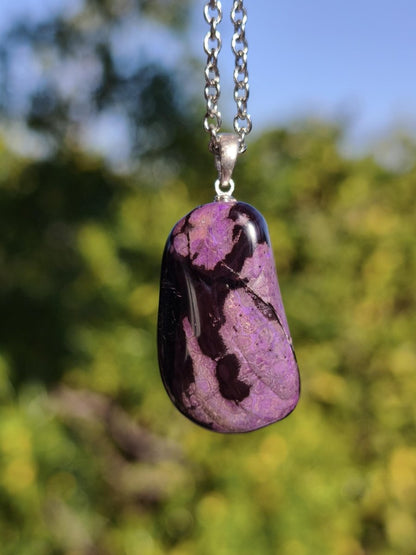 Sugilith / Sugilite Kette inkl. 925 Silberöse lila Edelstein Unikat Ethno Natur Heilstein Rarität Selten Flash Wow Sammler Investition Edel - Art of Nature Berlin