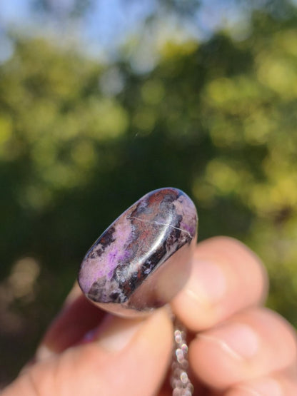 Sugilith / Sugilite Kette inkl. 925 Silberöse lila Edelstein Unikat Ethno Natur Heilstein Rarität Selten Flash Wow Sammler Investition Edel - Art of Nature Berlin