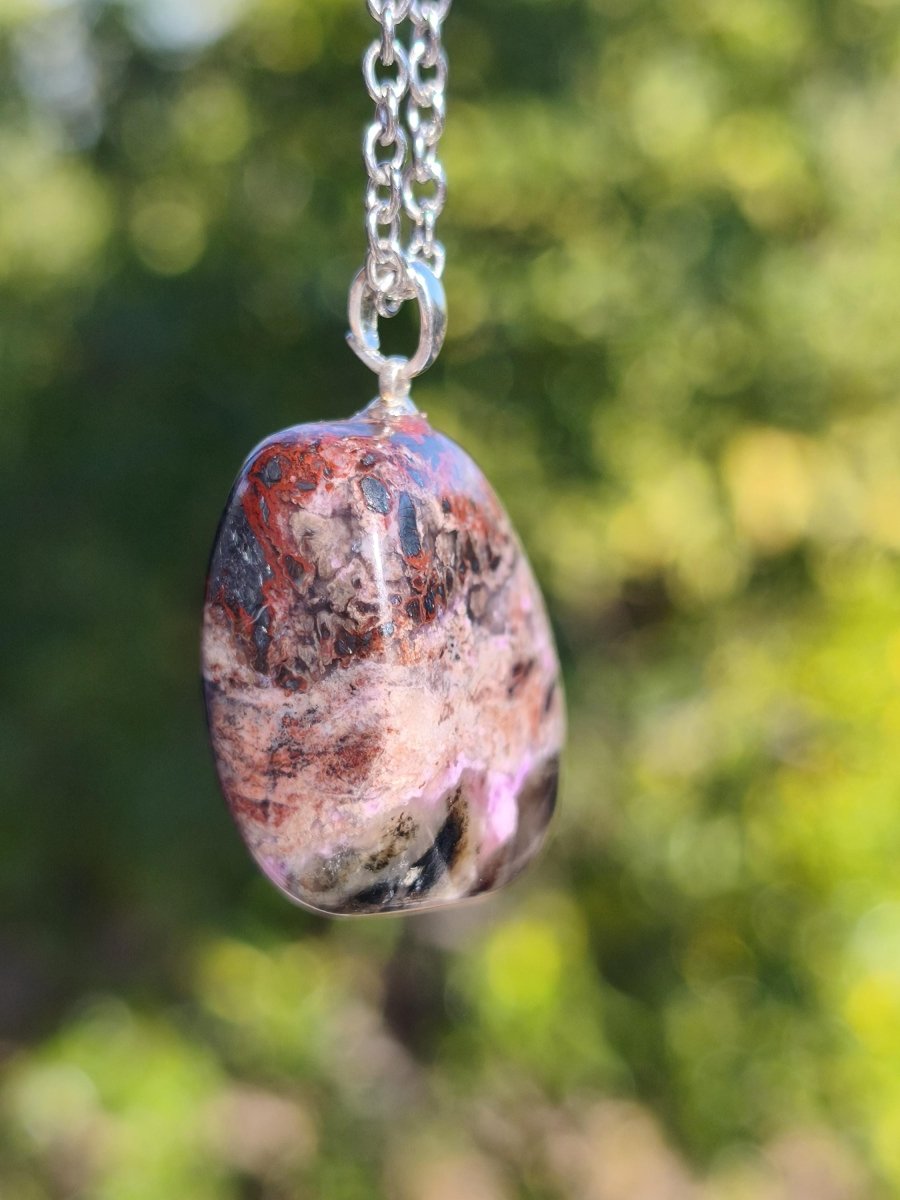 Sugilith / Sugilite Kette inkl. 925 Silberöse lila Edelstein Unikat Ethno Natur Heilstein Rarität Selten Flash Wow Sammler Investition Edel - Art of Nature Berlin