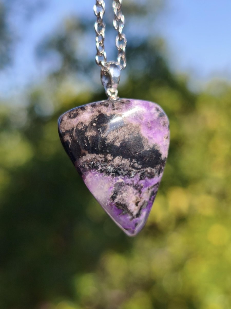 Sugilith / Sugilite Kette inkl. 925 Silberöse lila Edelstein Unikat Ethno Natur Heilstein Rarität Selten Flash Wow Sammler Investition Edel - Art of Nature Berlin