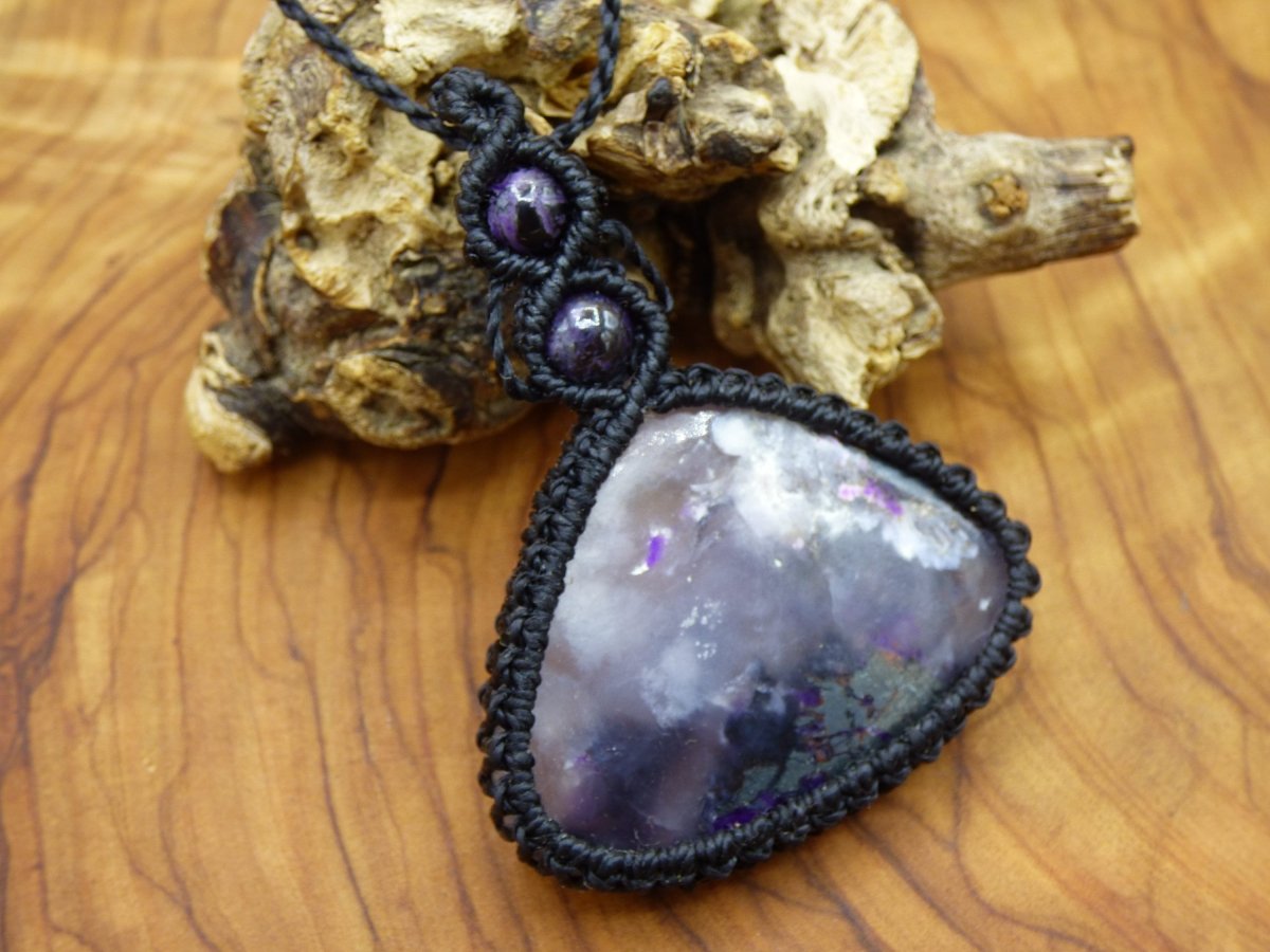 Sugilith / Sugilite ~ Makramee Edelstein Kette ~HIPPIE ~GOA ~Boho ~Ethno ~Nature ~Heilstein ~Flash ~Lila Violett - Art of Nature Berlin