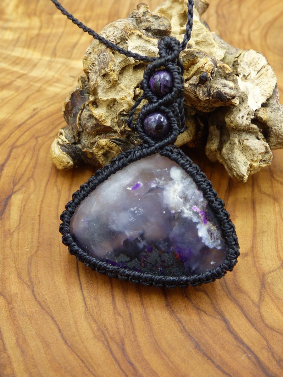 Sugilith / Sugilite ~ Makramee Edelstein Kette ~HIPPIE ~GOA ~Boho ~Ethno ~Nature ~Heilstein ~Flash ~Lila Violett - Art of Nature Berlin