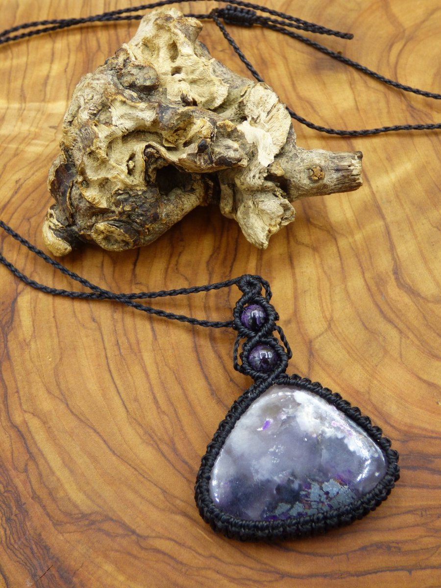 Sugilith / Sugilite ~ Makramee Edelstein Kette ~HIPPIE ~GOA ~Boho ~Ethno ~Nature ~Heilstein ~Flash ~Lila Violett - Art of Nature Berlin