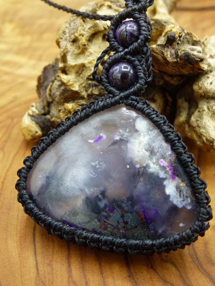 Sugilith / Sugilite ~ Makramee Edelstein Kette ~HIPPIE ~GOA ~Boho ~Ethno ~Nature ~Heilstein ~Flash ~Lila Violett - Art of Nature Berlin