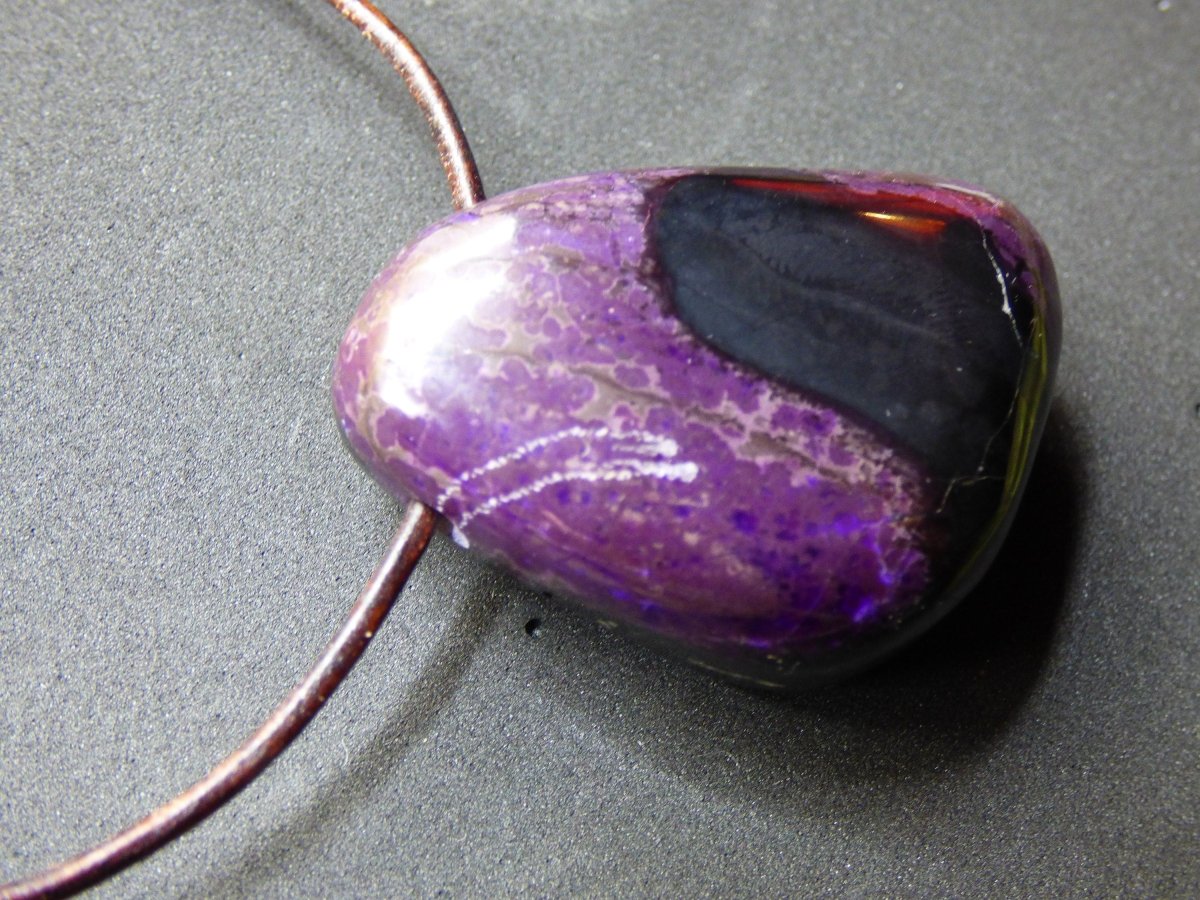 Sugilith / Sugilite *Rarität* ~Edelstein ~Kette ~selten ~HIPPIE ~GOA ~Boho ~Ethno ~Nature ~Heilstein ~Sammler ~Wertanlage - Art of Nature Berlin