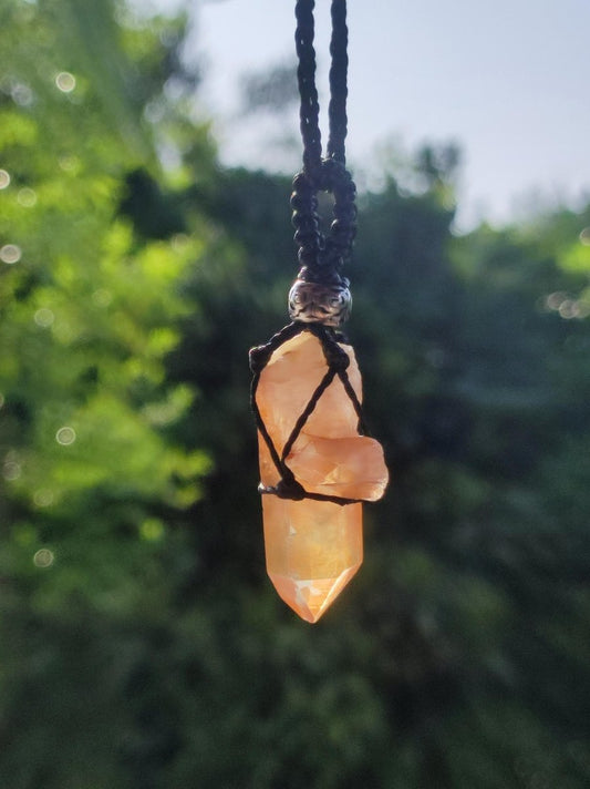 Tangerine Quarz ~ Makramee Edelstein Kette orange Heilstein roh Kristall Geschenk Er Sie Freundin Mann Frau HIPPIE GOA Ethno Natur Vintage - Art of Nature Berlin