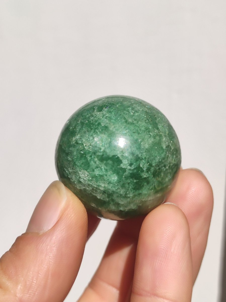 Tanzurine green Emerald Tanzurine Quartz ~ Magische Edelstein Kugel Deko Sphere Crystal Meditation Ethno Heilstein Sammler Rarität Mineral - Art of Nature Berlin