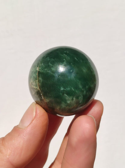 Tanzurine green Emerald Tanzurine Quartz ~ Magische Edelstein Kugel Deko Sphere Crystal Meditation Ethno Heilstein Sammler Rarität Mineral - Art of Nature Berlin