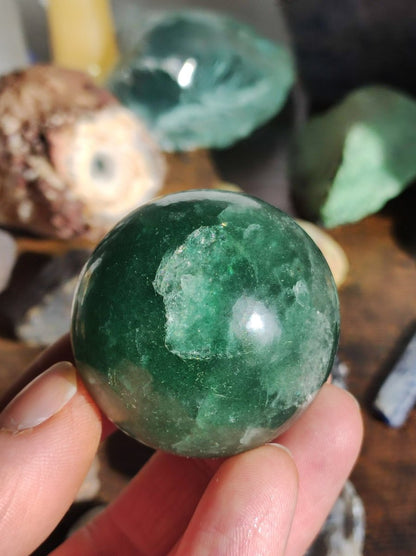 Tanzurine green Emerald Tanzurine Quartz ~ Magische Edelstein Kugel Deko Sphere Crystal Meditation Ethno Heilstein Sammler Rarität Mineral - Art of Nature Berlin