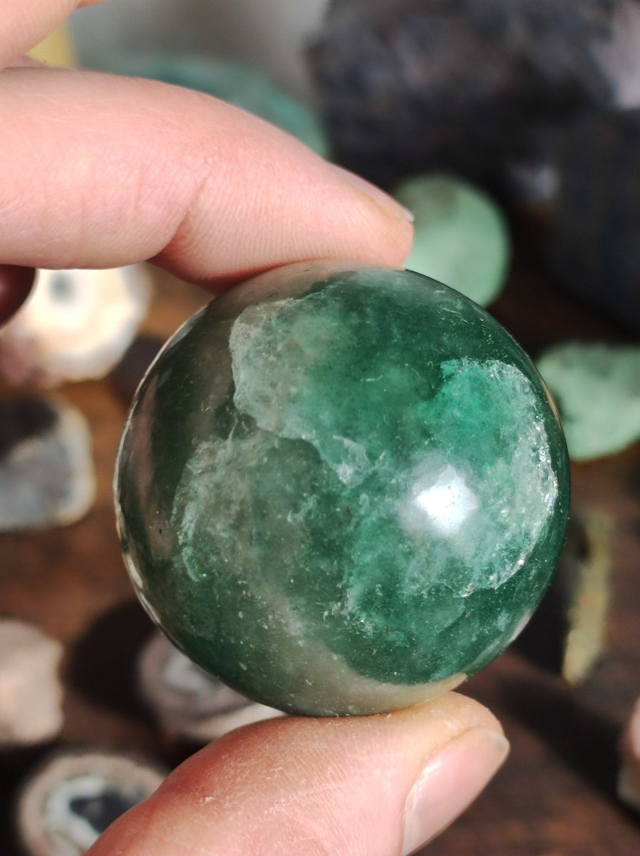 Tanzurine green Emerald Tanzurine Quartz ~ Magische Edelstein Kugel Deko Sphere Crystal Meditation Ethno Heilstein Sammler Rarität Mineral - Art of Nature Berlin