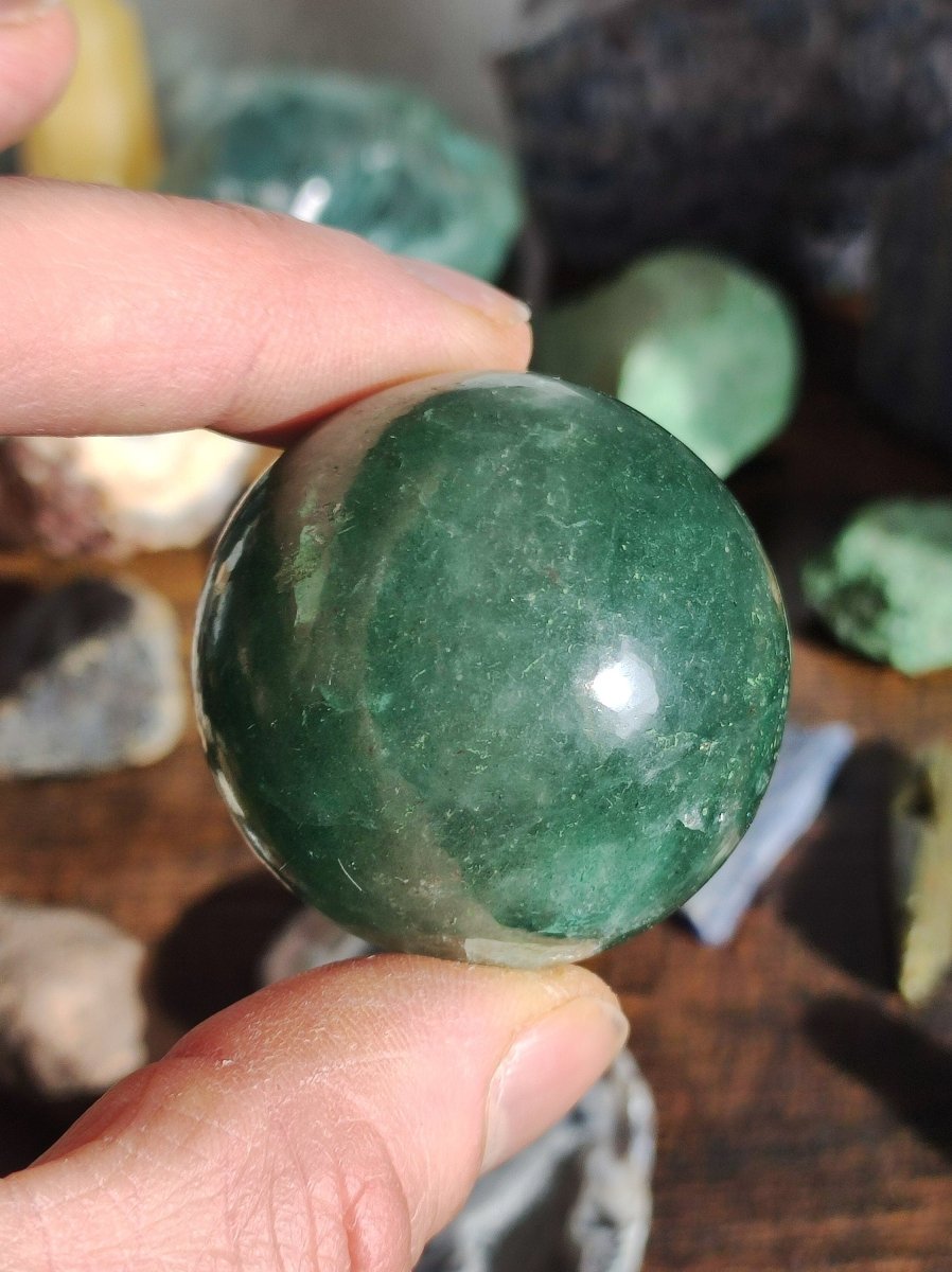 Tanzurine green Emerald Tanzurine Quartz ~ Magische Edelstein Kugel Deko Sphere Crystal Meditation Ethno Heilstein Sammler Rarität Mineral - Art of Nature Berlin