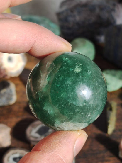 Tanzurine green Emerald Tanzurine Quartz ~ Magische Edelstein Kugel Deko Sphere Crystal Meditation Ethno Heilstein Sammler Rarität Mineral - Art of Nature Berlin