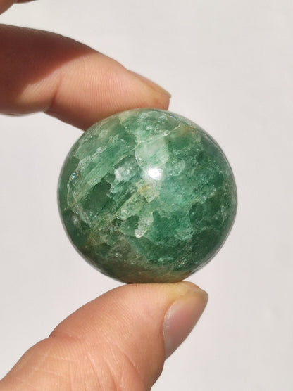 Tanzurine green Emerald Tanzurine Quartz ~ Magische Edelstein Kugel Deko Sphere Crystal Meditation Ethno Heilstein Sammler Rarität Mineral - Art of Nature Berlin