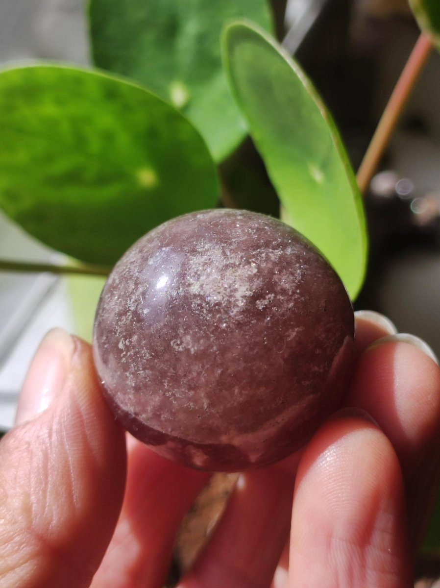 Tanzurine red Cherry Tanzurine Quartz ~ Magische Edelstein Kugel Deko Sphere Crystal Meditation Ethno Heilstein Sammler Rarität Mineral - Art of Nature Berlin