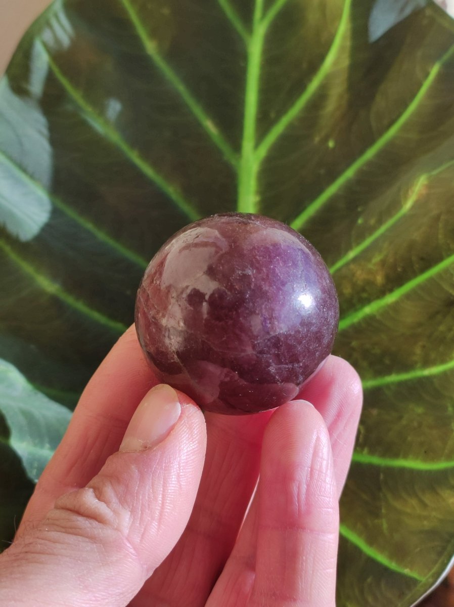 Tanzurine red Cherry Tanzurine Quartz ~ Magische Edelstein Kugel Deko Sphere Crystal Meditation Ethno Heilstein Sammler Rarität Mineral - Art of Nature Berlin