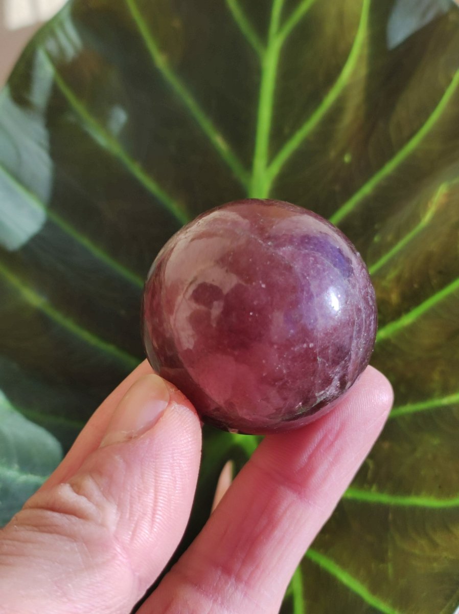 Tanzurine red Cherry Tanzurine Quartz ~ Magische Edelstein Kugel Deko Sphere Crystal Meditation Ethno Heilstein Sammler Rarität Mineral - Art of Nature Berlin