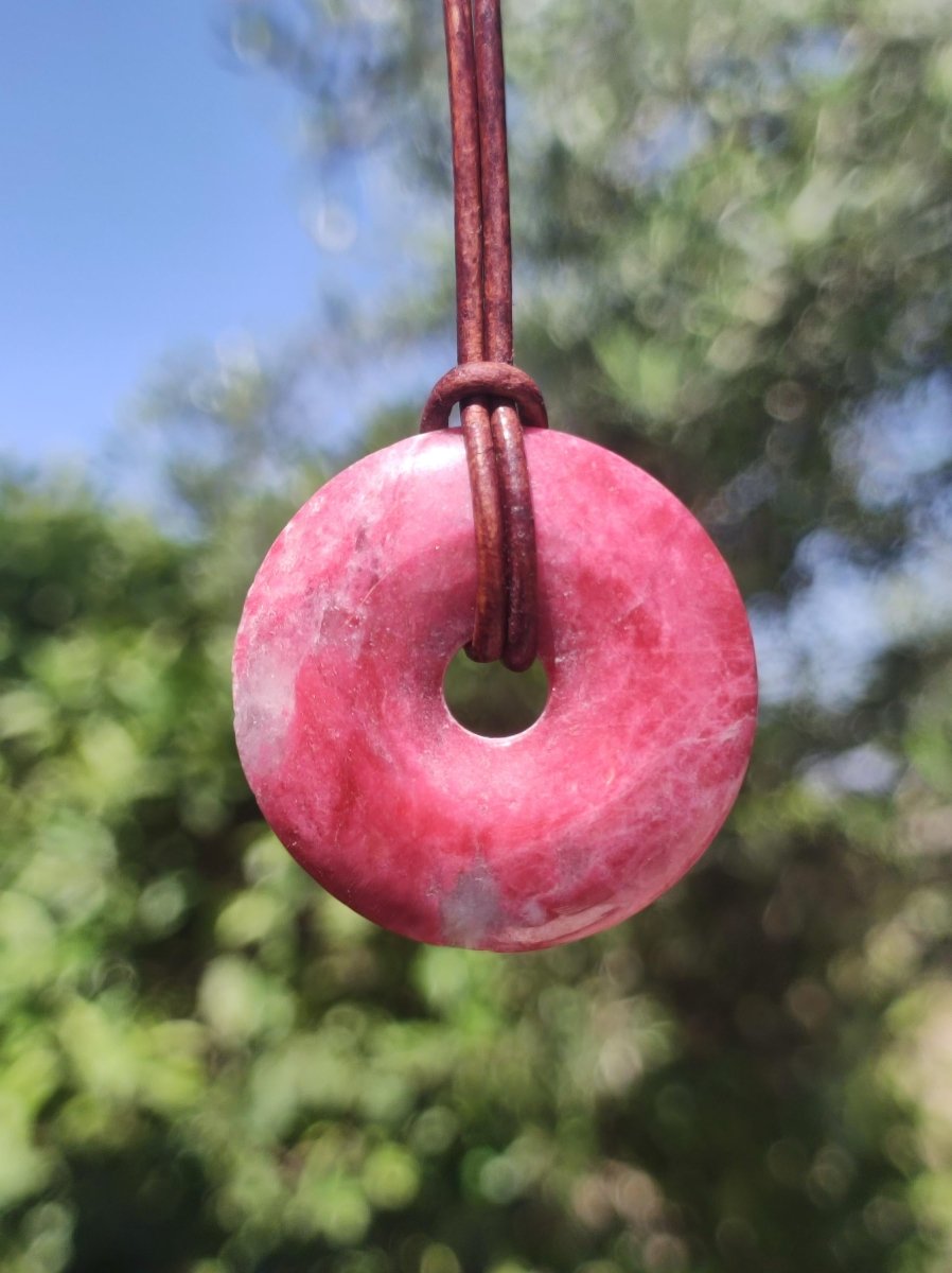 Thulit Donut AAA Edelstein Kette Heilstein Schutzsymbol Mann Frau Glück HIPPIE GOA Boho Tibet Ethno Natur Rarität Geschenk Freundin Unikat - Art of Nature Berlin