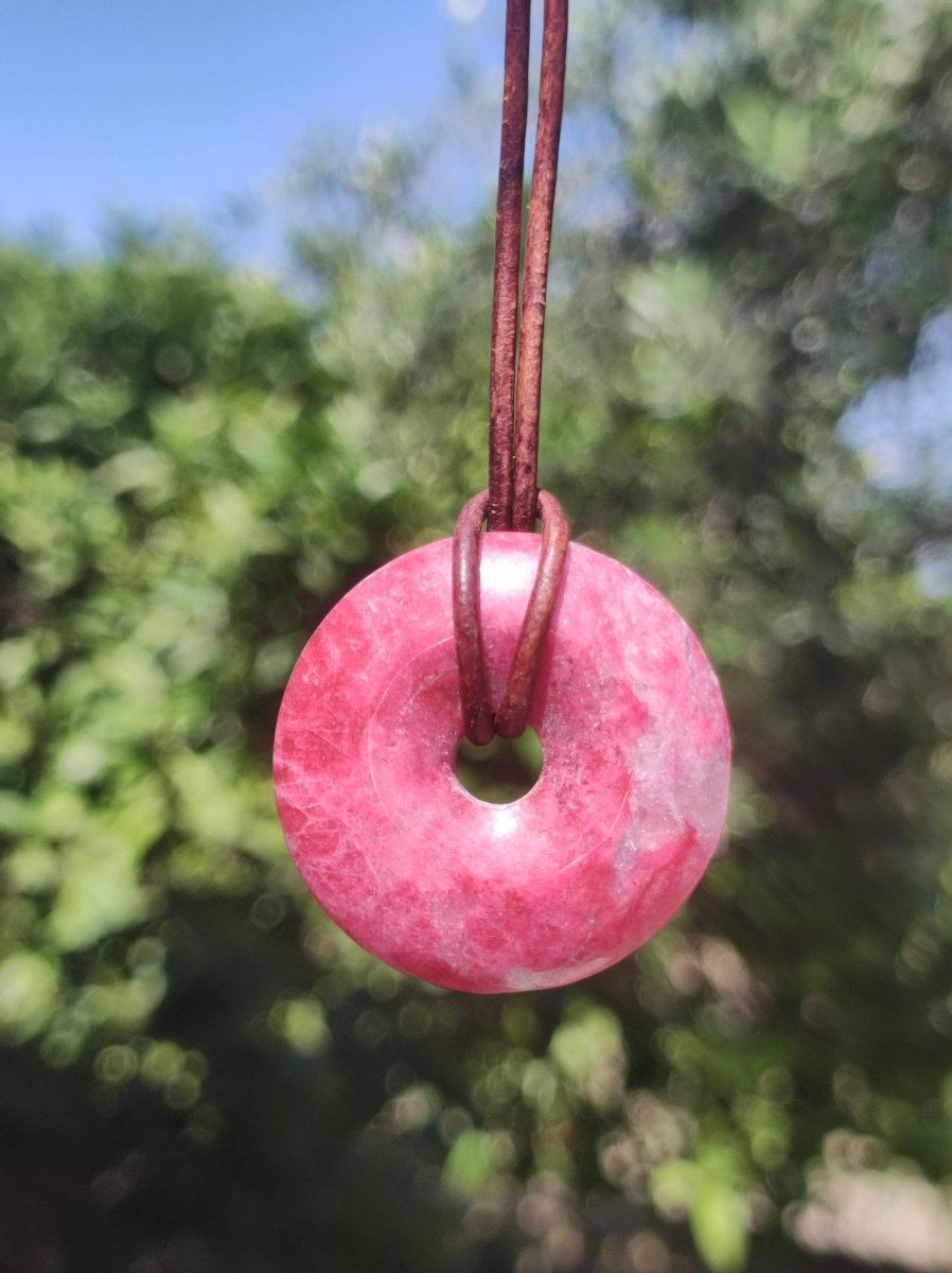 Thulit Donut AAA Edelstein Kette Heilstein Schutzsymbol Mann Frau Glück HIPPIE GOA Boho Tibet Ethno Natur Rarität Geschenk Freundin Unikat - Art of Nature Berlin