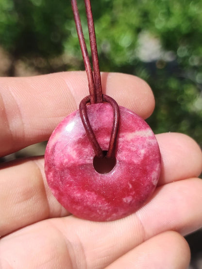 Thulit Donut AAA Edelstein Kette Heilstein Schutzsymbol Mann Frau Glück HIPPIE GOA Boho Tibet Ethno Natur Rarität Geschenk Freundin Unikat - Art of Nature Berlin