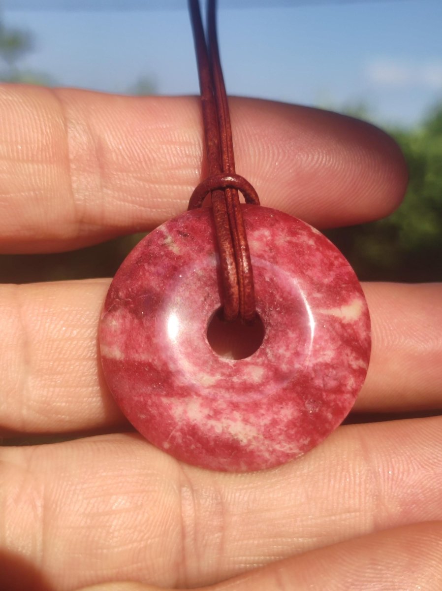 Thulit Donut AAA Edelstein Kette Heilstein Schutzsymbol Mann Frau Glück HIPPIE GOA Boho Tibet Ethno Natur Rarität Geschenk Freundin Unikat - Art of Nature Berlin