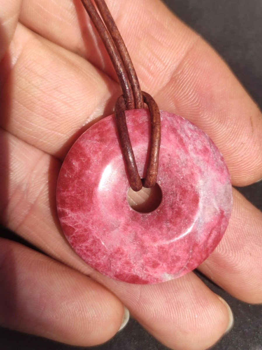 Thulit Donut AAA Edelstein Kette Heilstein Schutzsymbol Mann Frau Glück HIPPIE GOA Boho Tibet Ethno Natur Rarität Geschenk Freundin Unikat - Art of Nature Berlin