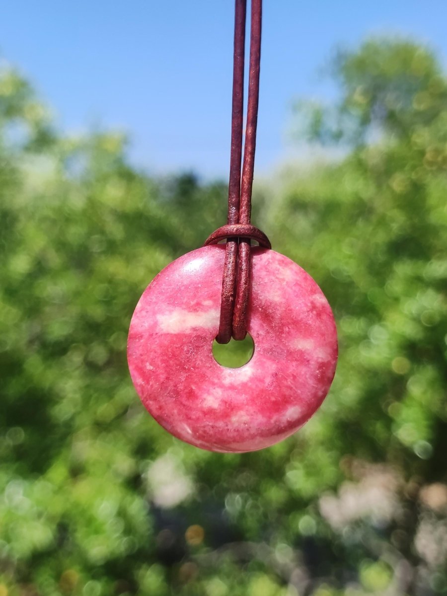 Thulit Donut AAA Edelstein Kette Heilstein Schutzsymbol Mann Frau Glück HIPPIE GOA Boho Tibet Ethno Natur Rarität Geschenk Freundin Unikat - Art of Nature Berlin
