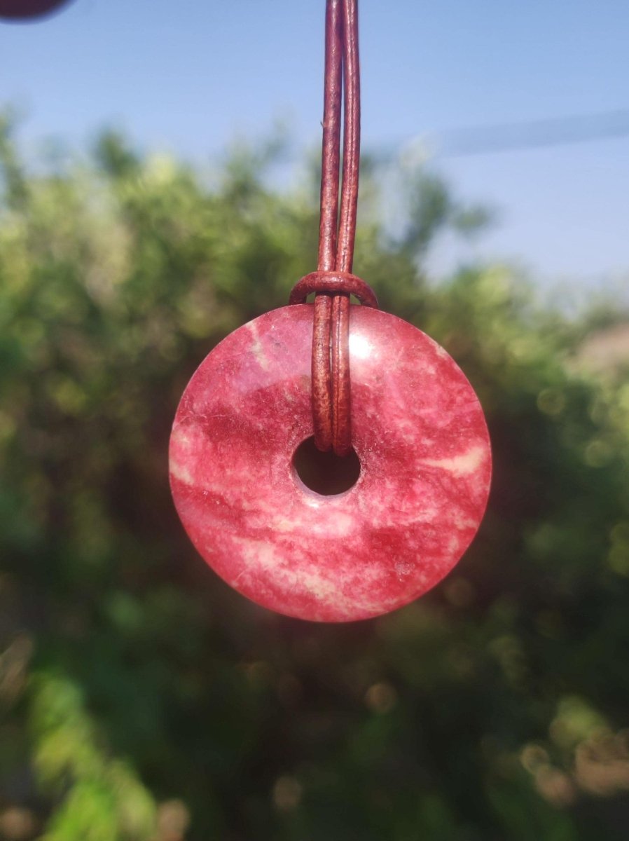 Thulit Donut AAA Edelstein Kette Heilstein Schutzsymbol Mann Frau Glück HIPPIE GOA Boho Tibet Ethno Natur Rarität Geschenk Freundin Unikat - Art of Nature Berlin