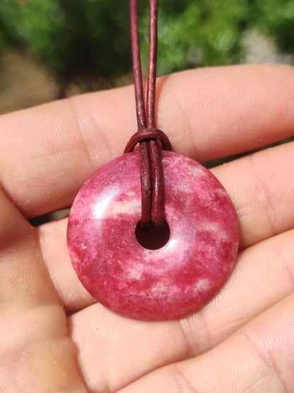 Thulit Donut AAA Edelstein Kette Heilstein Schutzsymbol Mann Frau Glück HIPPIE GOA Boho Tibet Ethno Natur Rarität Geschenk Freundin Unikat - Art of Nature Berlin