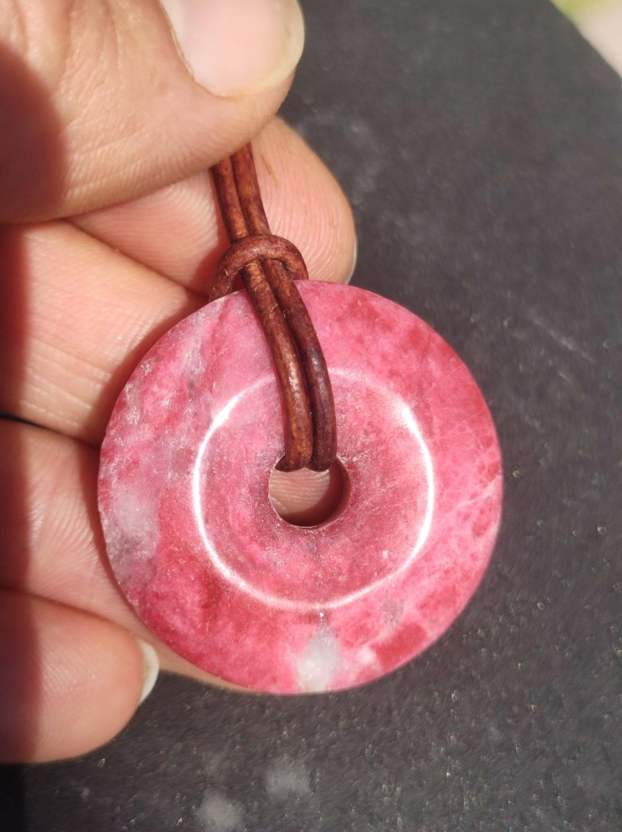 Thulit Donut AAA Edelstein Kette Heilstein Schutzsymbol Mann Frau Glück HIPPIE GOA Boho Tibet Ethno Natur Rarität Geschenk Freundin Unikat - Art of Nature Berlin