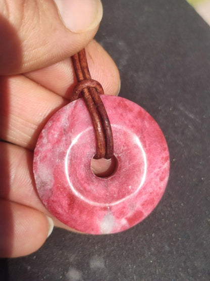 Thulit Donut AAA Edelstein Kette Heilstein Schutzsymbol Mann Frau Glück HIPPIE GOA Boho Tibet Ethno Natur Rarität Geschenk Freundin Unikat - Art of Nature Berlin