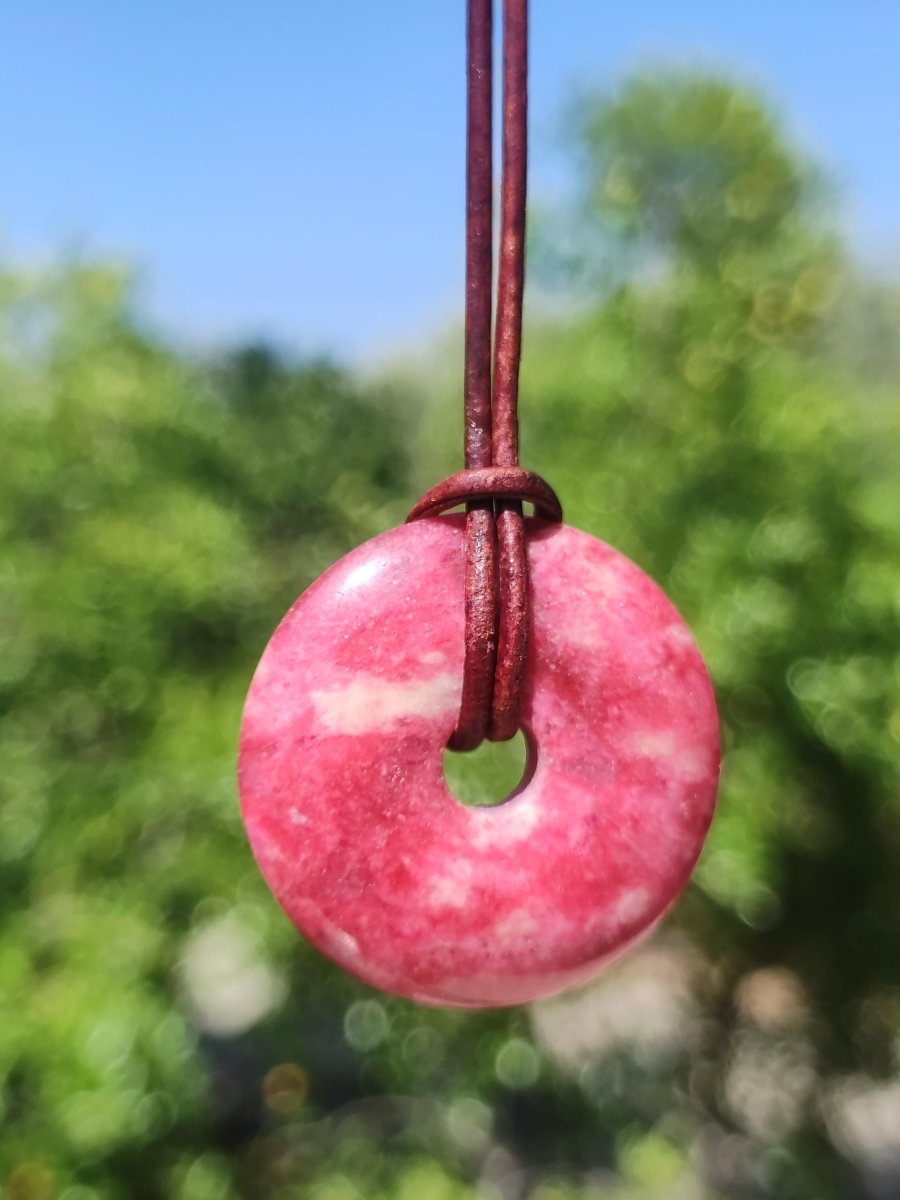 Thulit Donut AAA Edelstein Kette Heilstein Schutzsymbol Mann Frau Glück HIPPIE GOA Boho Tibet Ethno Natur Rarität Geschenk Freundin Unikat - Art of Nature Berlin