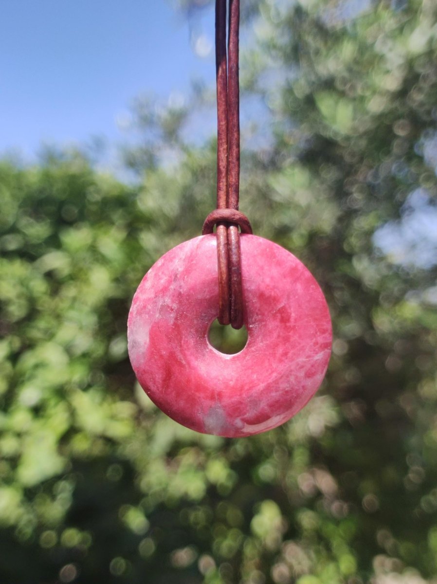 Thulit Donut AAA Edelstein Kette Heilstein Schutzsymbol Mann Frau Glück HIPPIE GOA Boho Tibet Ethno Natur Rarität Geschenk Freundin Unikat - Art of Nature Berlin