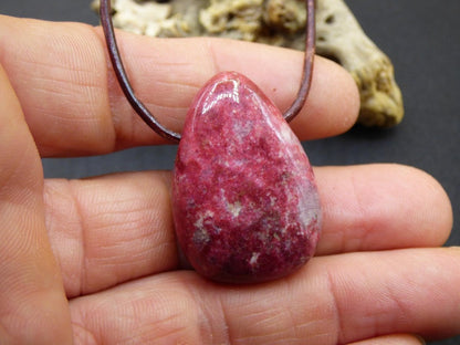 Thulit Edelstein Kette pink rot Natur HIPPIE GOA Boho Heilstein Kristalle Schmuck Anhänger Mann Frau Kind Geschenk Er Sie Bruder Schwester - Art of Nature Berlin