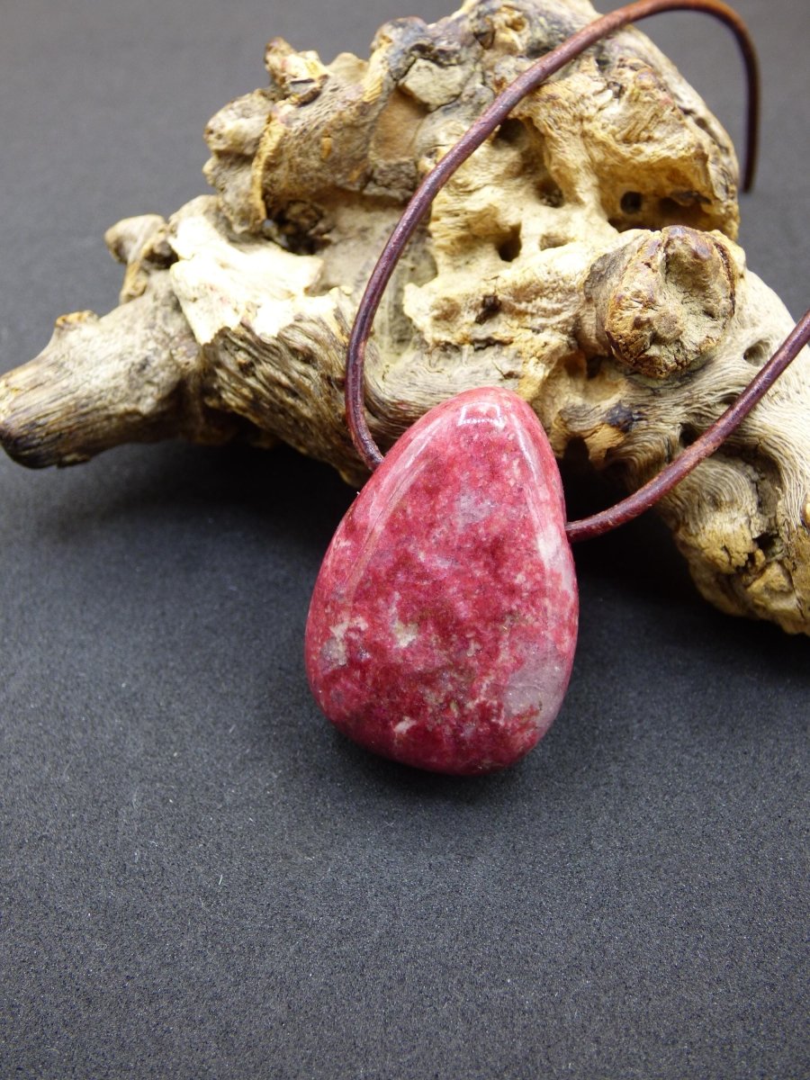 Thulit Edelstein Kette pink rot Natur HIPPIE GOA Boho Heilstein Kristalle Schmuck Anhänger Mann Frau Kind Geschenk Er Sie Bruder Schwester - Art of Nature Berlin