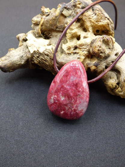 Thulit Edelstein Kette pink rot Natur HIPPIE GOA Boho Heilstein Kristalle Schmuck Anhänger Mann Frau Kind Geschenk Er Sie Bruder Schwester - Art of Nature Berlin