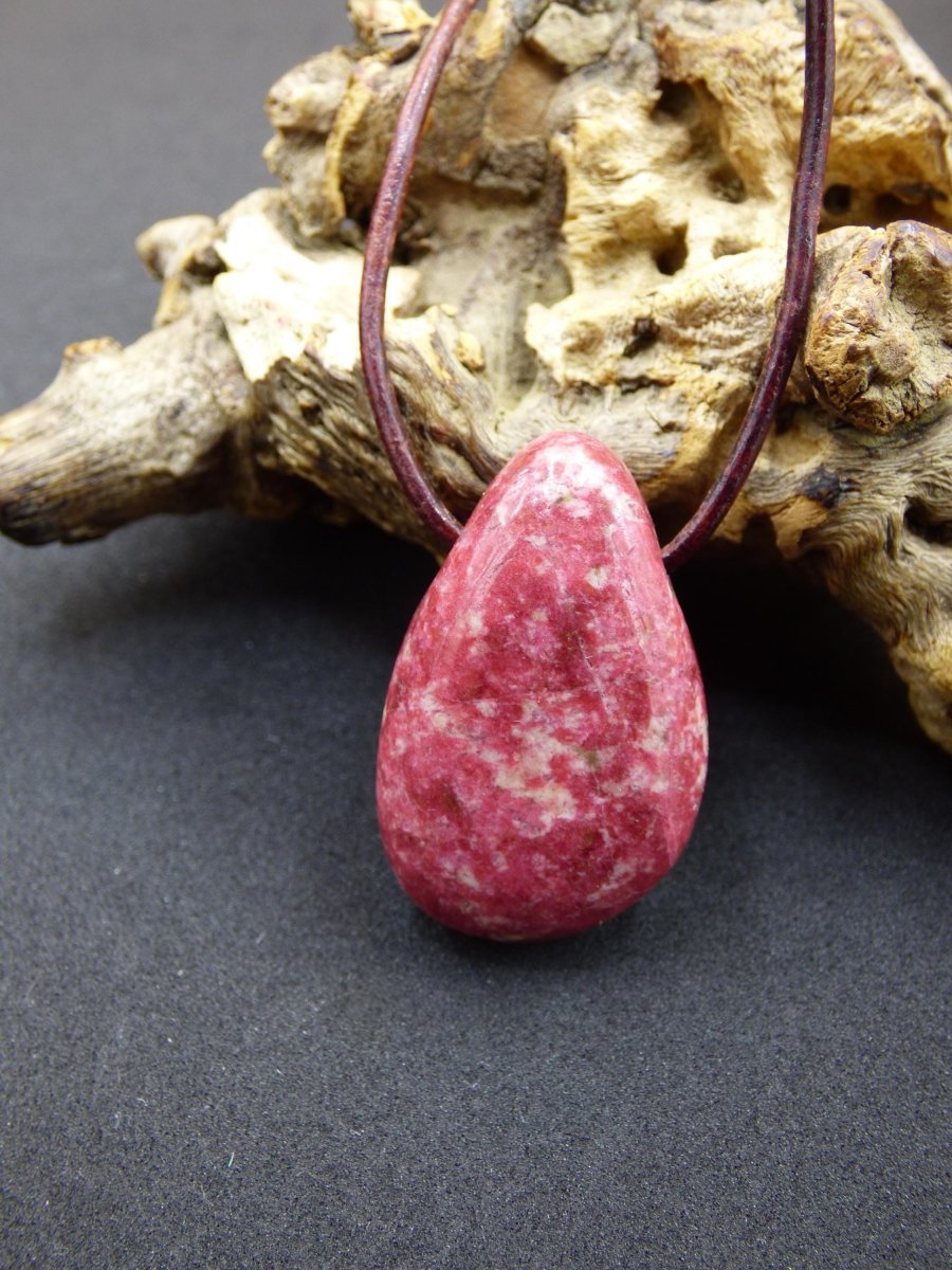 Thulit Edelstein Kette pink rot Natur HIPPIE GOA Boho Heilstein Kristalle Schmuck Anhänger Mann Frau Kind Geschenk Er Sie Bruder Schwester - Art of Nature Berlin