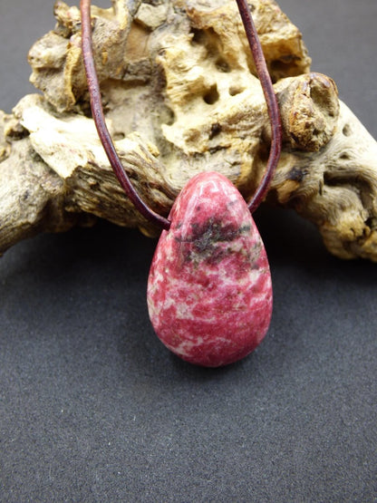 Thulit Edelstein Kette pink rot Natur HIPPIE GOA Boho Heilstein Kristalle Schmuck Anhänger Mann Frau Kind Geschenk Er Sie Bruder Schwester - Art of Nature Berlin