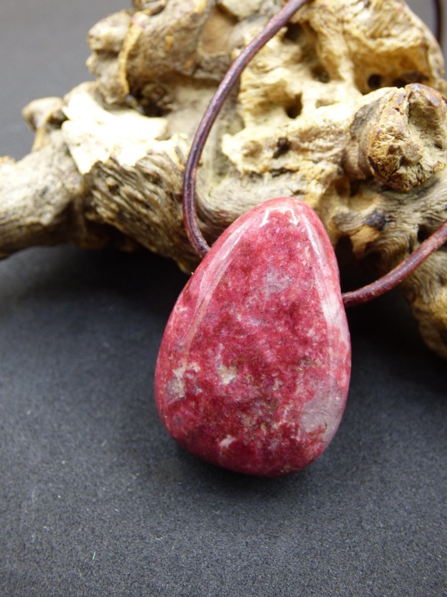 Thulit Edelstein Kette pink rot Natur HIPPIE GOA Boho Heilstein Kristalle Schmuck Anhänger Mann Frau Kind Geschenk Er Sie Bruder Schwester - Art of Nature Berlin